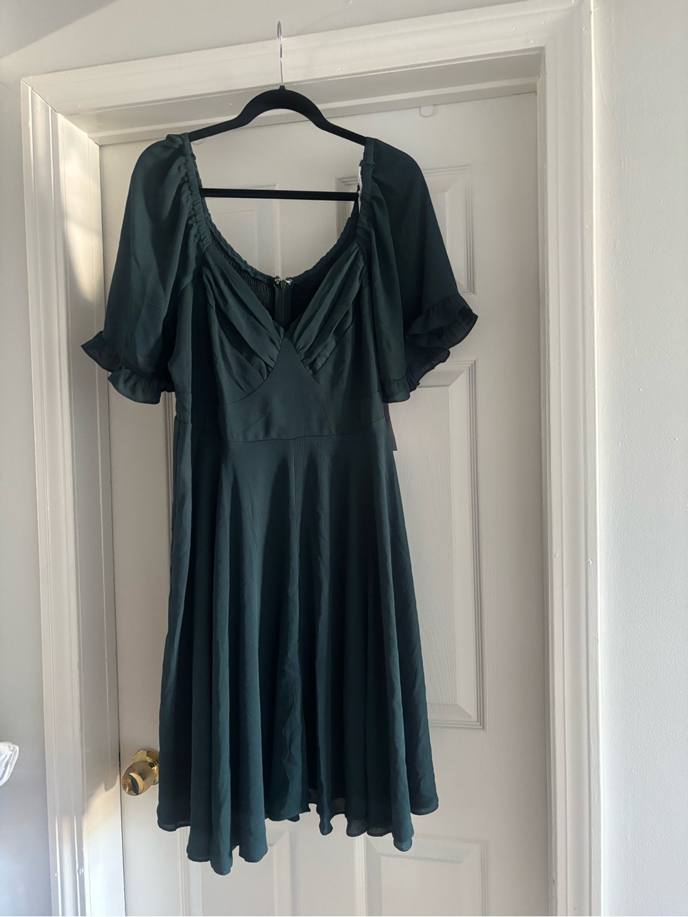 ARULA Dark Green Puff Sleeve Midi Dress